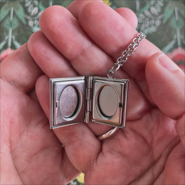 Book Locket Peanuts - Charlie Brown