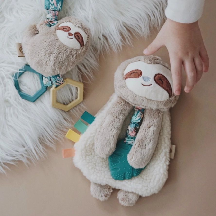 Itzy Friends Lovey Plush - Peyton the Sloth