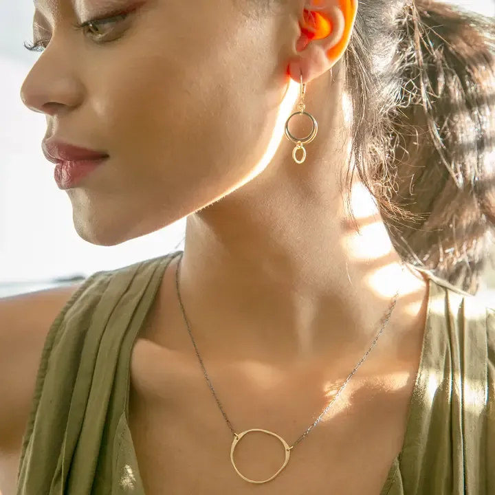Gold Oval Black Chain Necklace