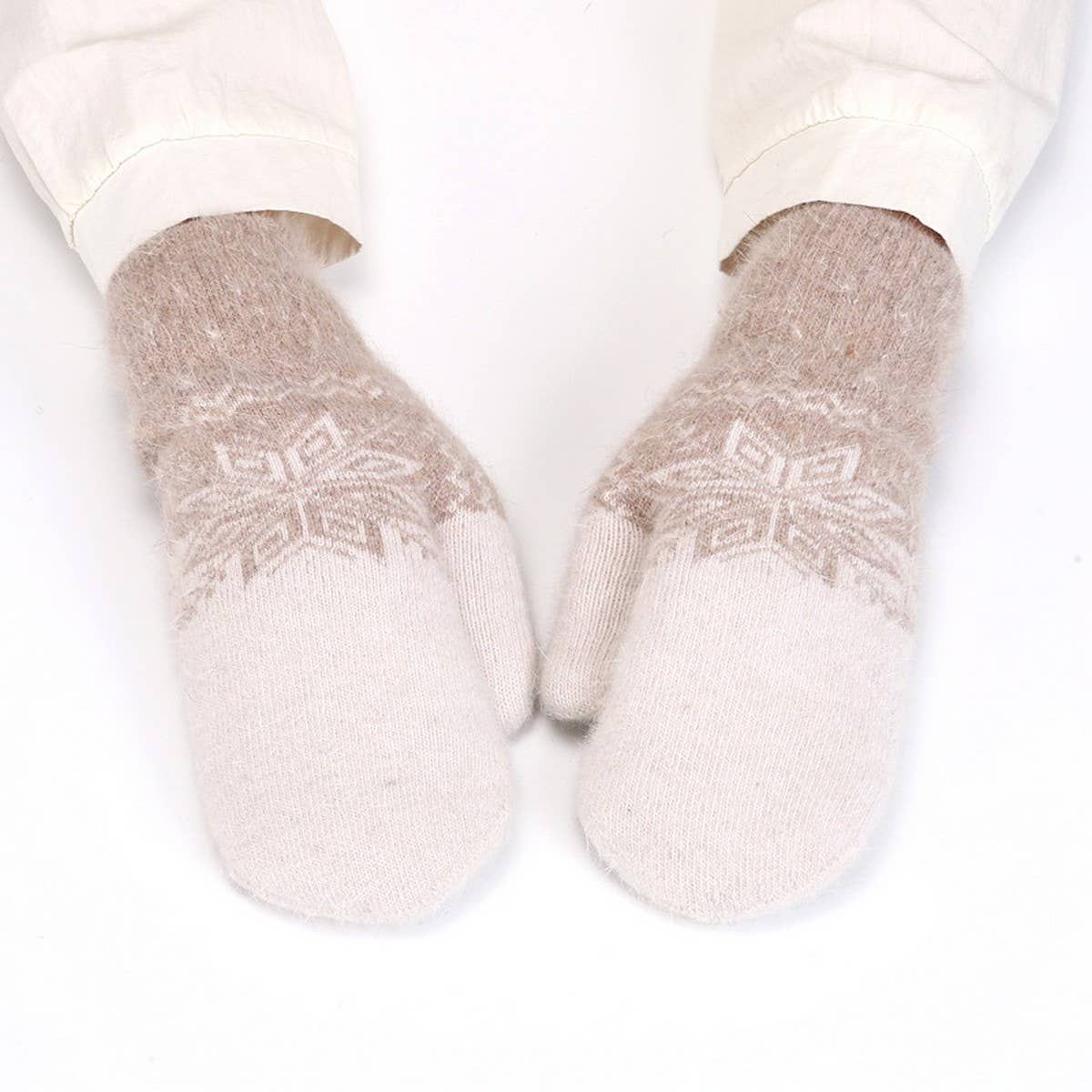 Neutral Jacquard Knitted Gloves
