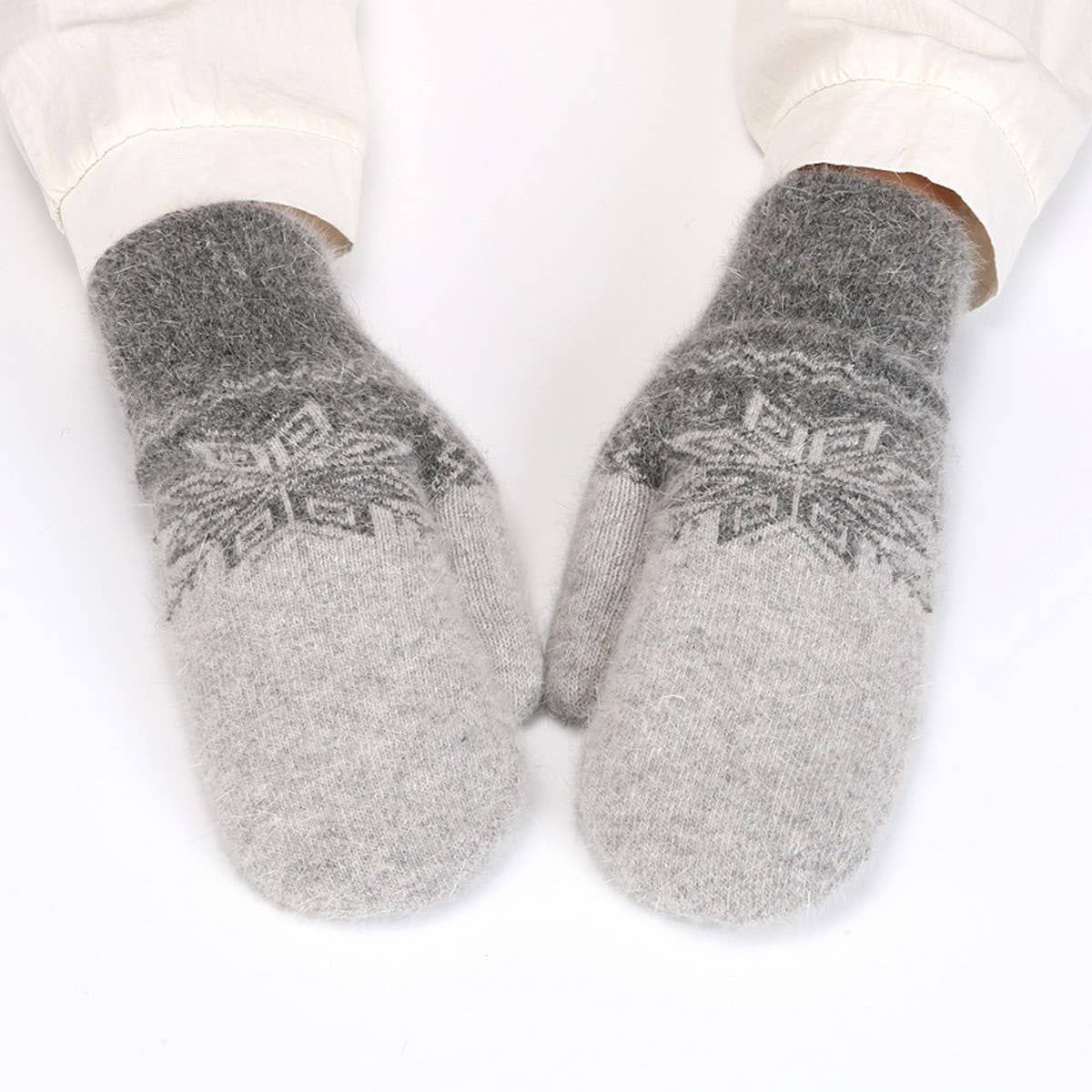 Neutral Jacquard Knitted Gloves