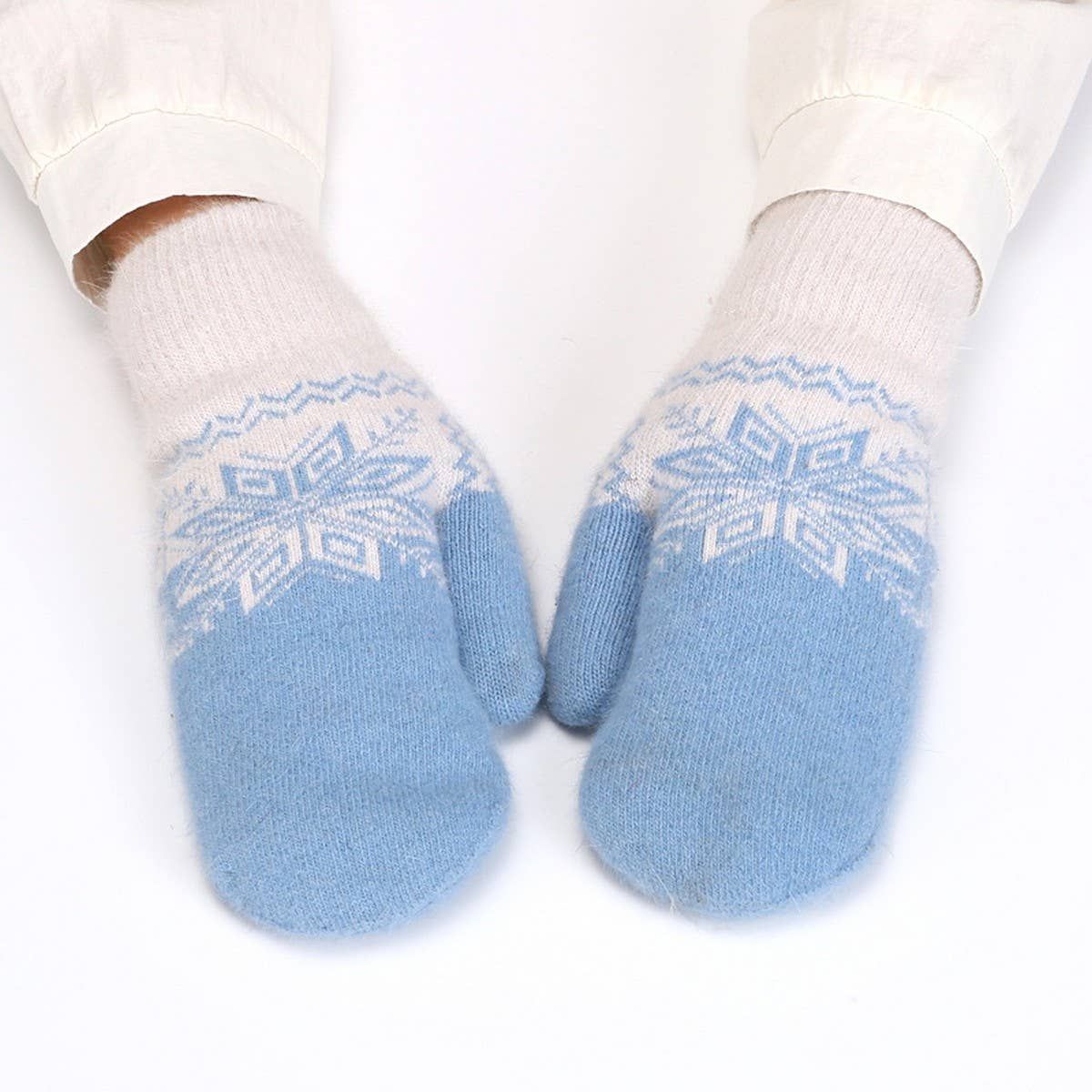 Neutral Jacquard Knitted Gloves
