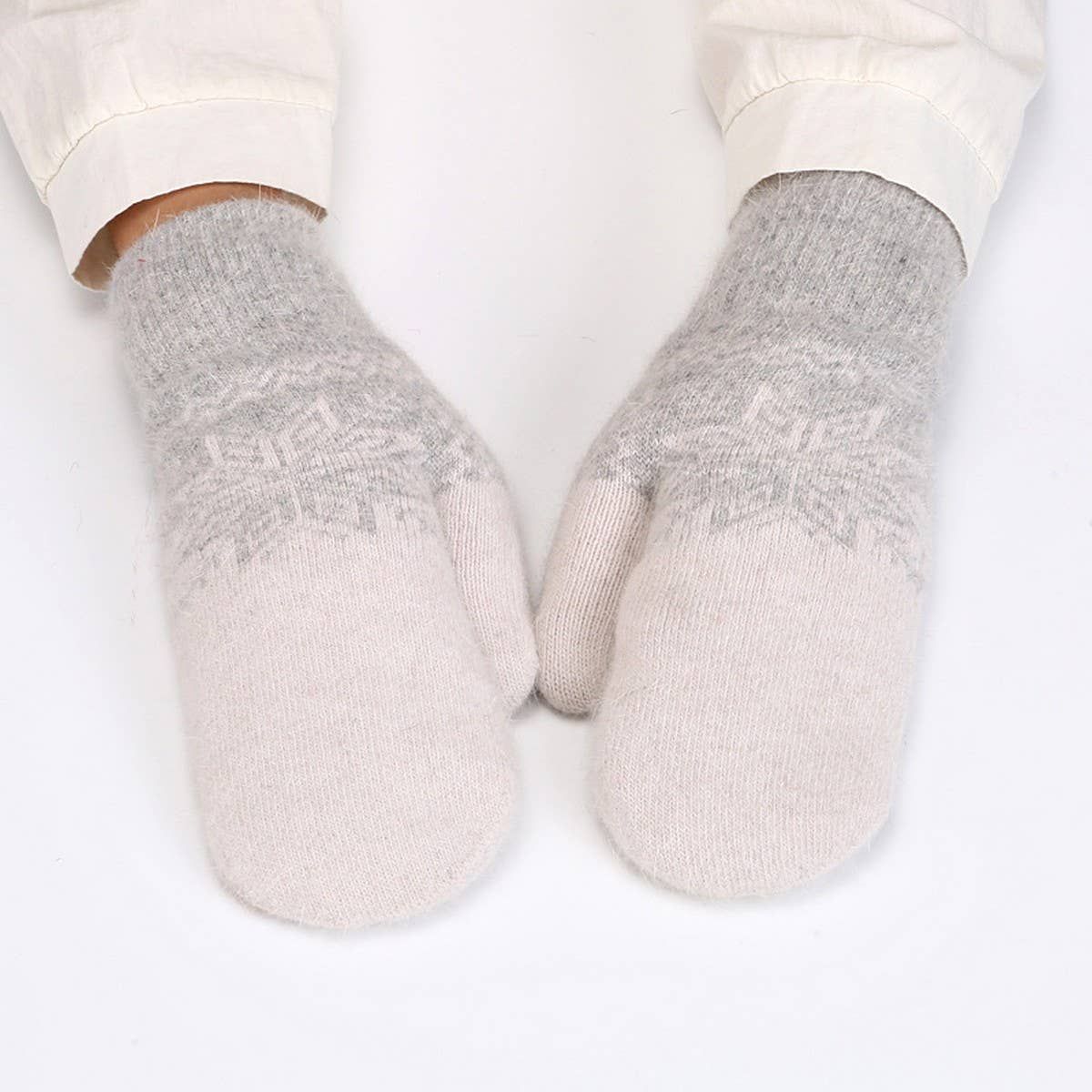Neutral Jacquard Knitted Gloves