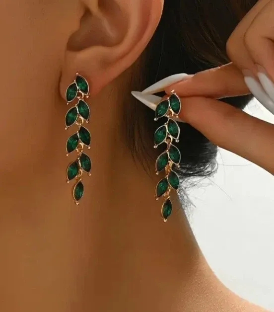 Statement Ohrringe Gold – grüne Strass Blätter | Vergoldete Zinklegierung mit...