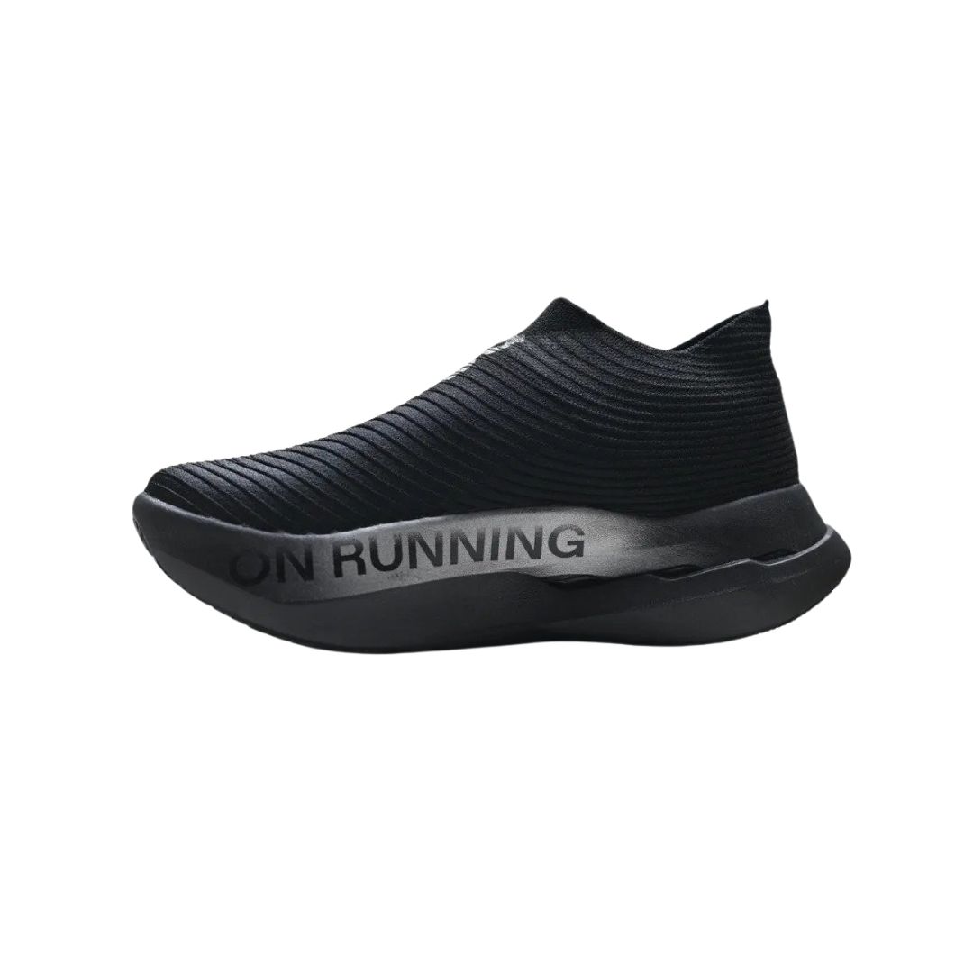 On Cloud Boom Strike LS - Black