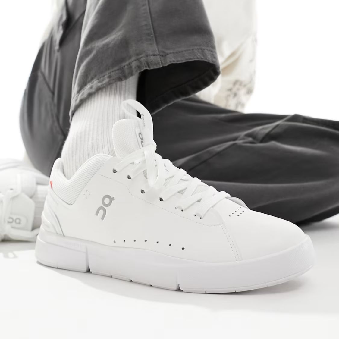 ON The Roger Advantage 'All White'