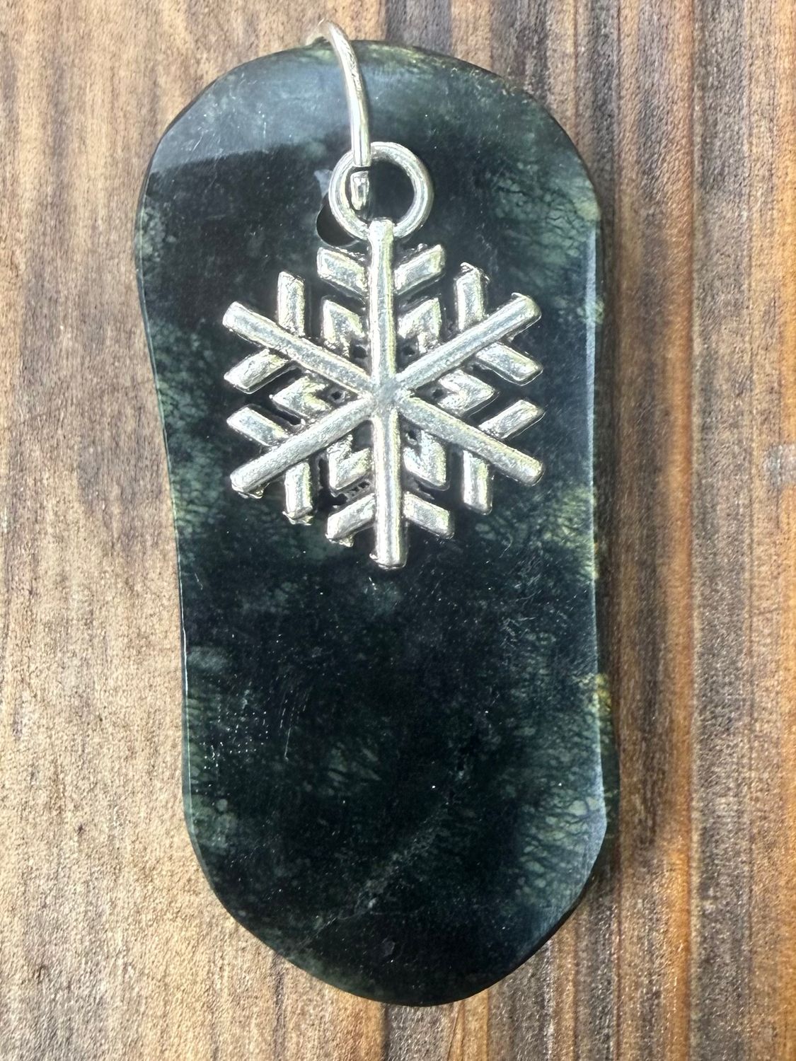 Serpentinite Snowflake Pedant