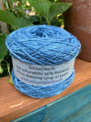Pflanzengefärbtes  Sockengarn indigo