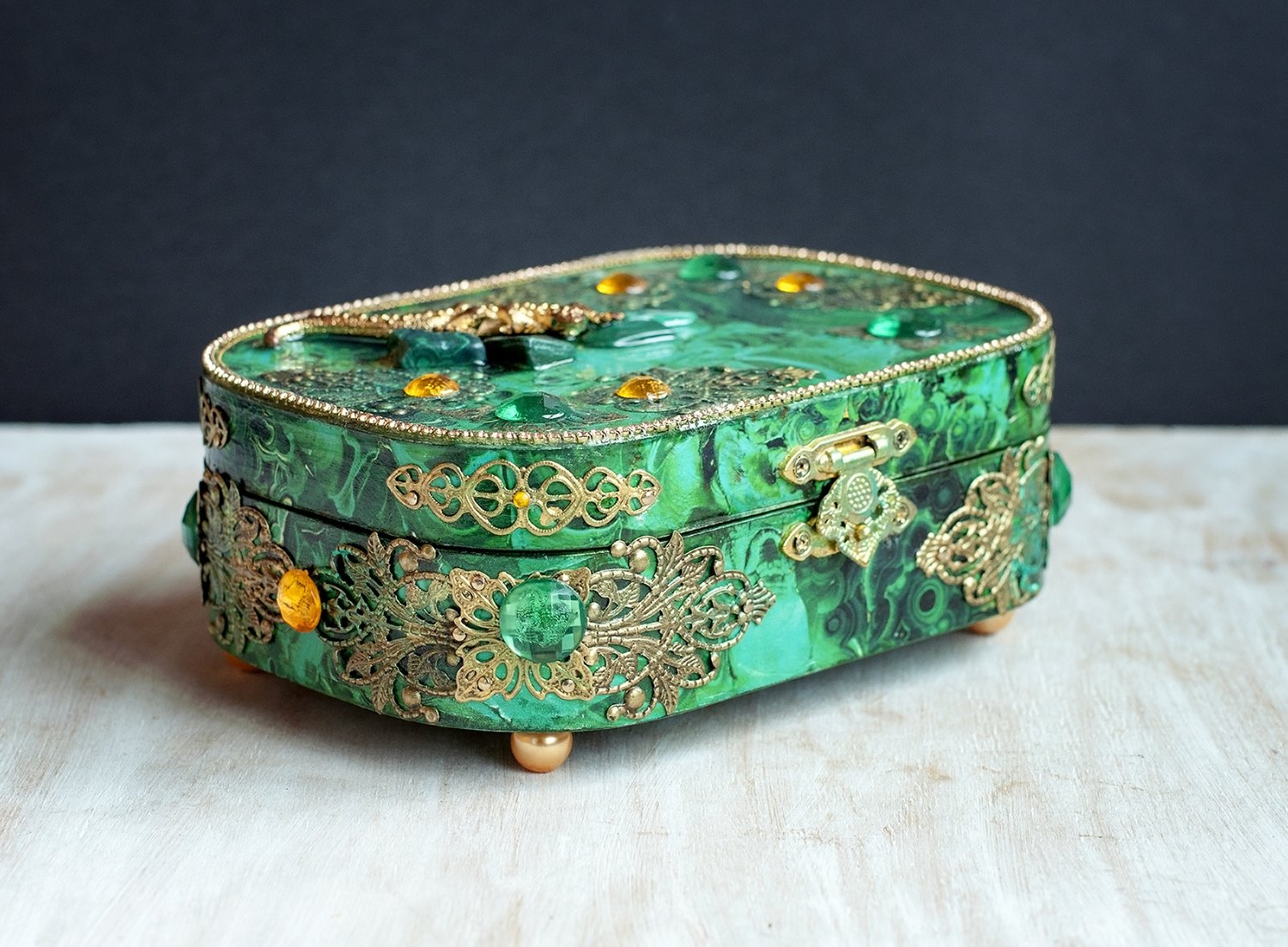 шкатулка хозяйка медной горы. шкатулка медной горы. шкатулка медной горы. жостовская шкатулка хозяйка медной горы. хозяйка медной шкатулки мульти4.