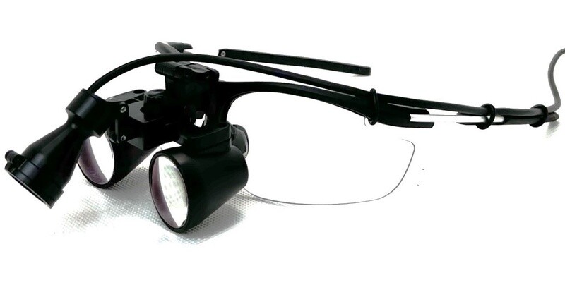 Flip-Up Lupenbrille mit HALO LED-Lichtsystem
