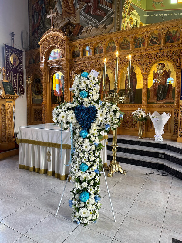COLOURED FOAM CROSS