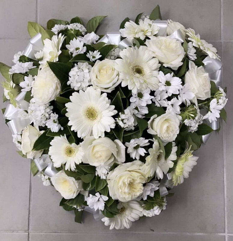 CLOSED CONDOLENCE HEART