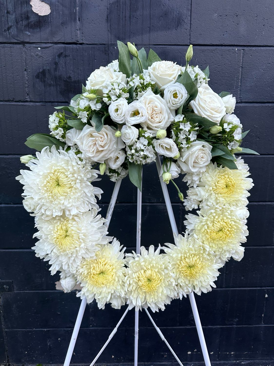 MEDIUM CONDOLENCE SPRAY WREATH