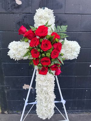 CHRYSANTHEMUM RED ROSE MEDIUM CROSS CHRYSANTHEMUM RED ROSE MEDIUM CROSS