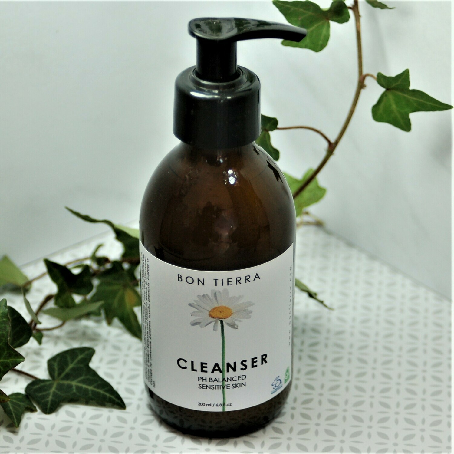 CLEANSER PH BALANCED - SENSITIVE SKIN 200ml CLEANSER PH BALANCED - SENSITIVE SKIN 200ml
