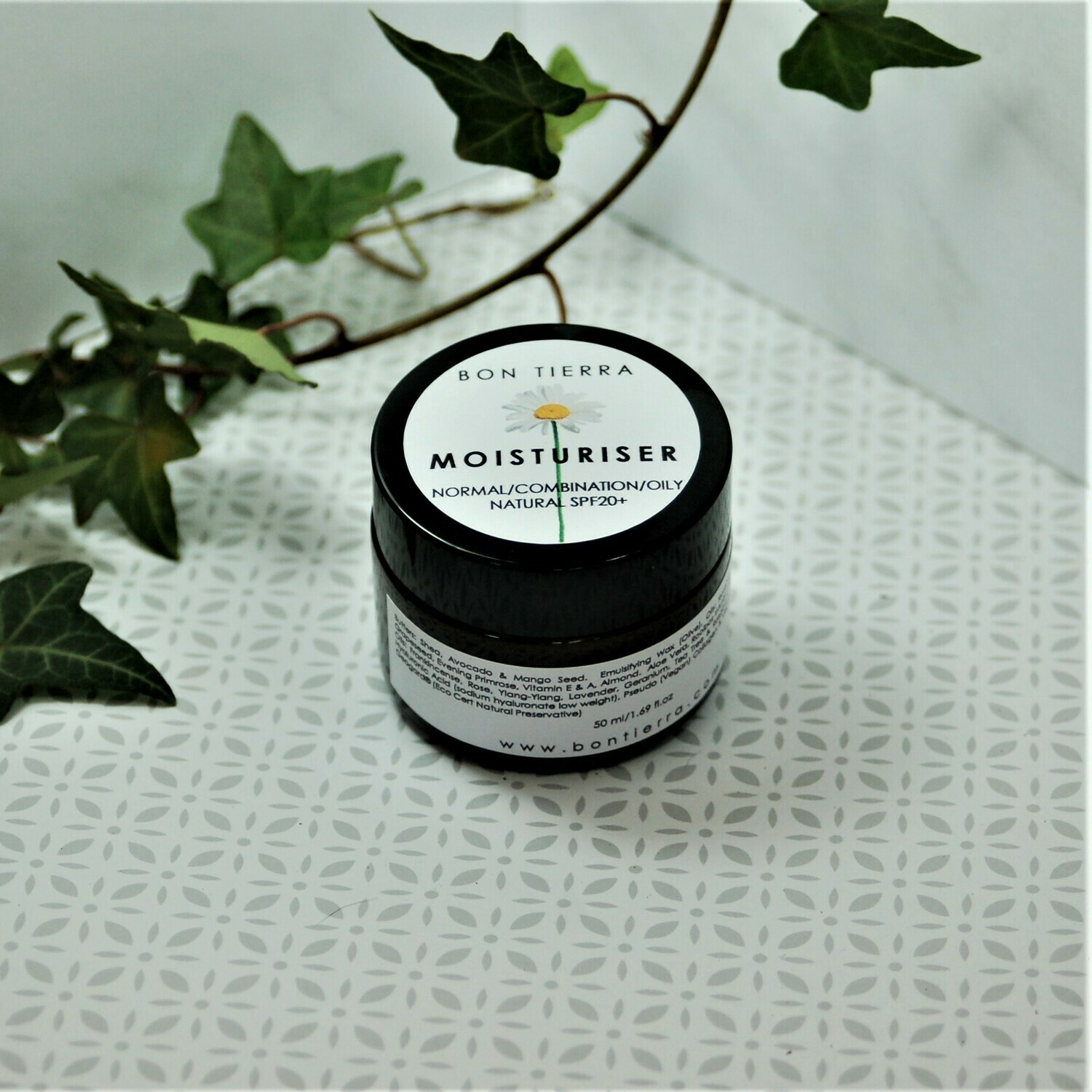 MOISTURISER - NORMAL/COMBINATION/OILY NATURAL SPF20+ 50ml MOISTURISER - NORMAL/COMBINATION/OILY NATURAL SPF20+ 50ml