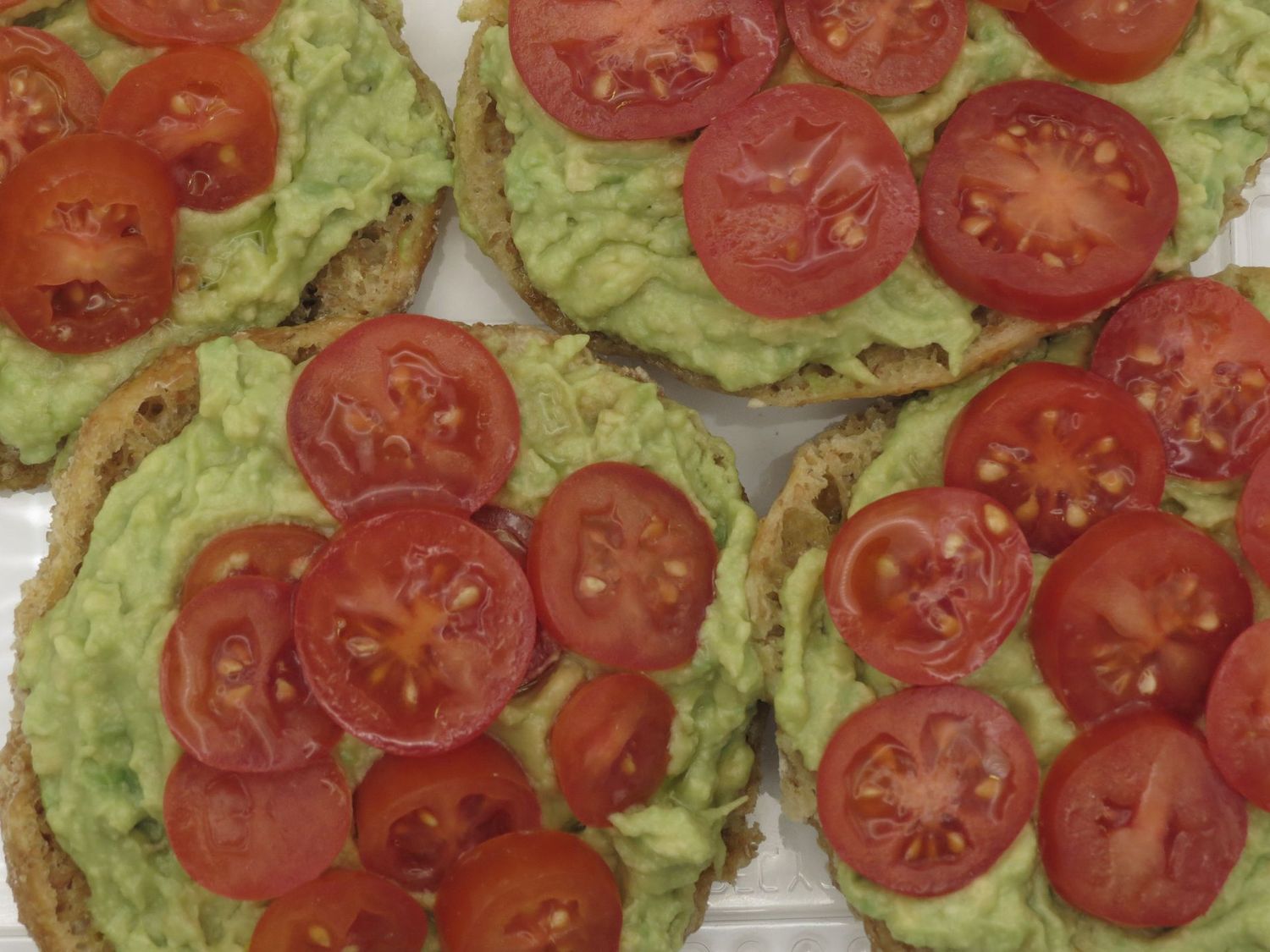 FRISELLINE AVOCADO E POMODORINI