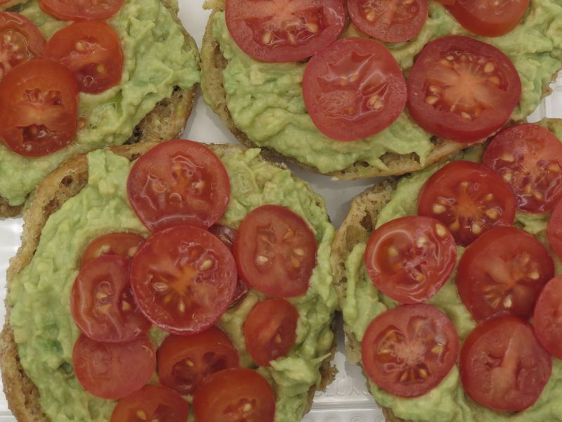 FRISELLINE AVOCADO E POMODORINI