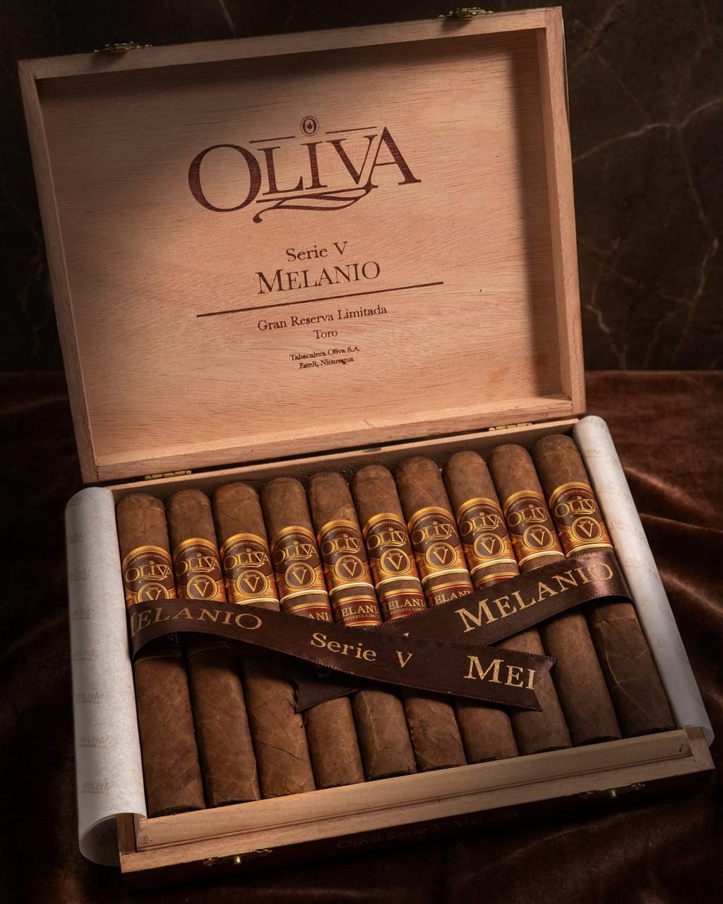 OLIVA SERIE V MELANIO SAMPLER