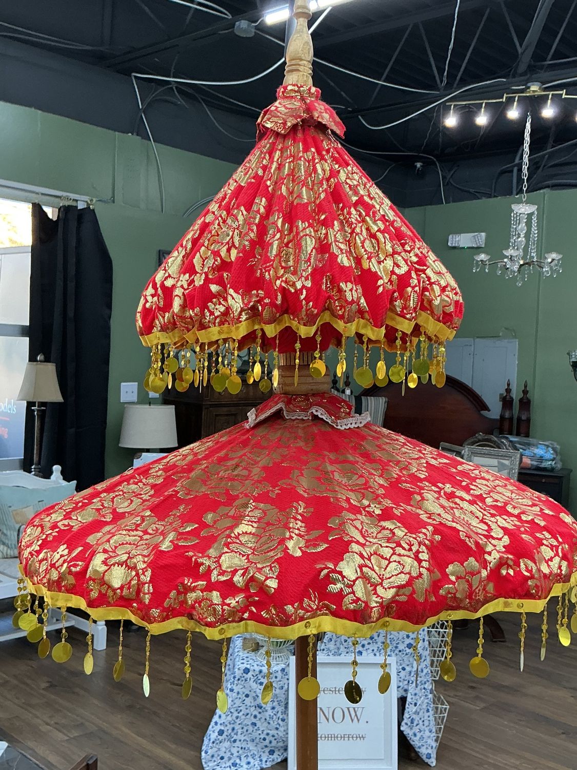 ORIENTAL PARASOL STAND, Colour: Red