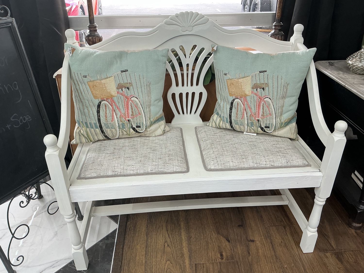 WHITE BENCH W/CUSH