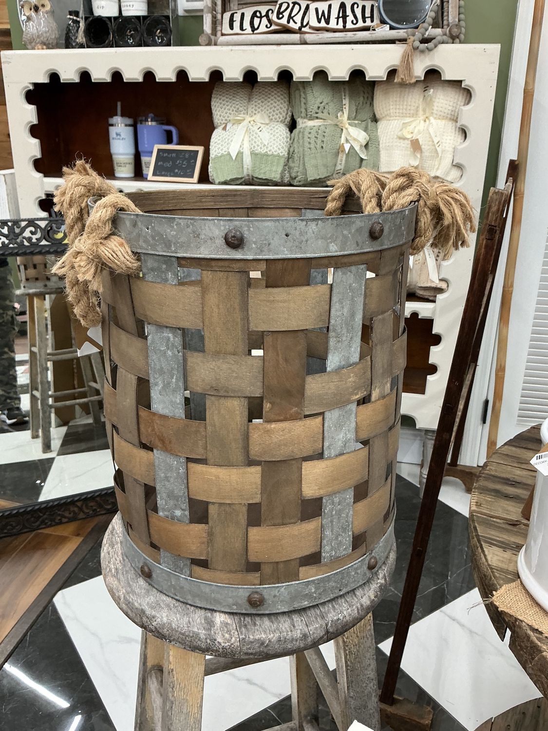 WOOD METAL BASKET W/HANDLES