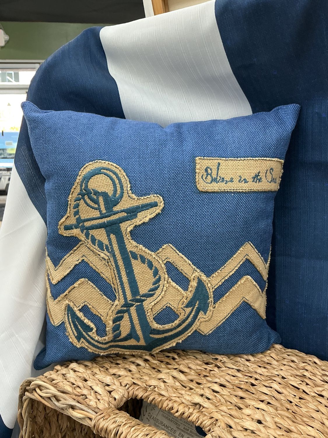 Lake life toss pillow, Colour: Blue