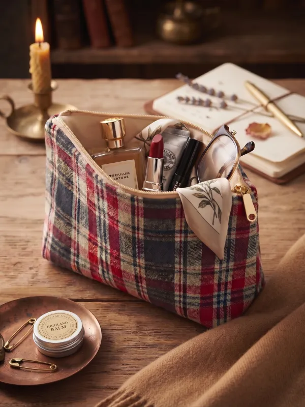 Petite trousse en verquelure rouge