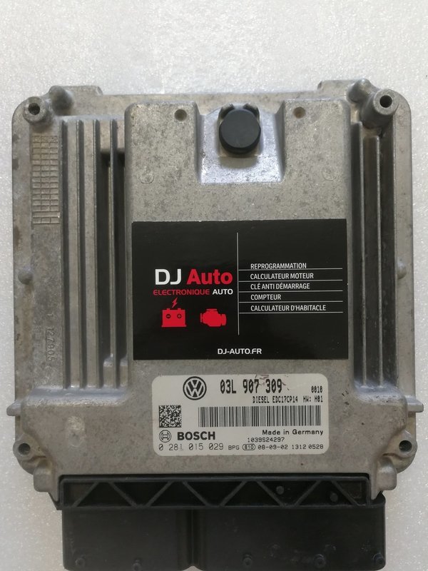 Volkswagen Calculateur moteur GOLF PASSAT 2.0 TDI Bosch EDC17CP14 03L 907 309 - 0 281 015 029