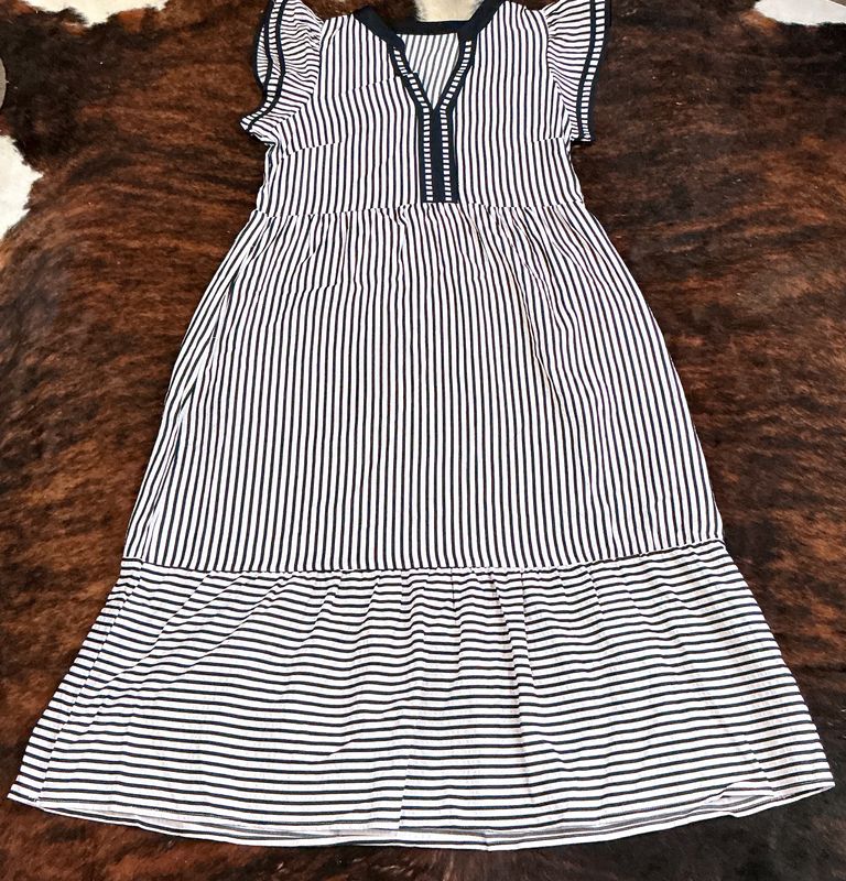 Women's Double Ruffled Short Sleeve Contrast Trim V Neck Midi Dress