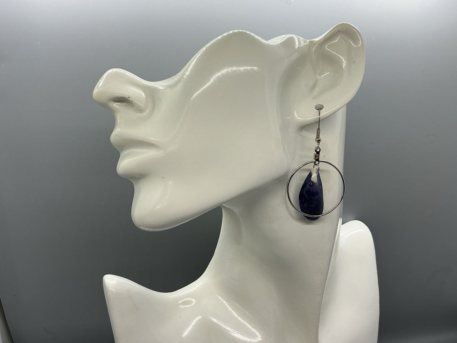 Blue shell silver oval/0