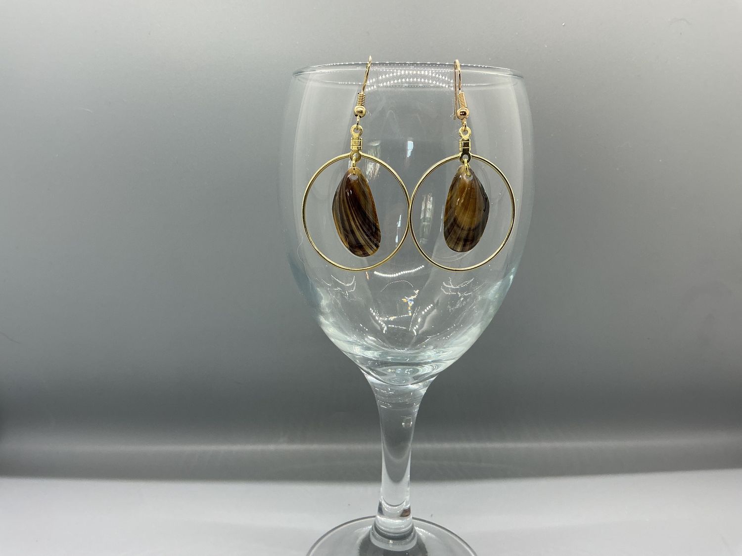 Brown shell gold ovals/04, Colour: Brown