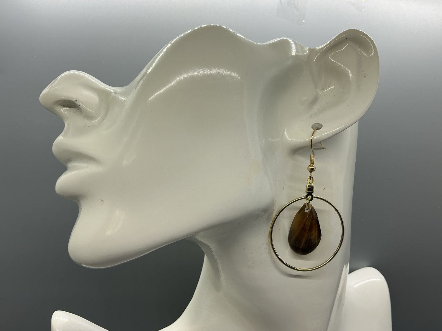 brown shell gold oval-01