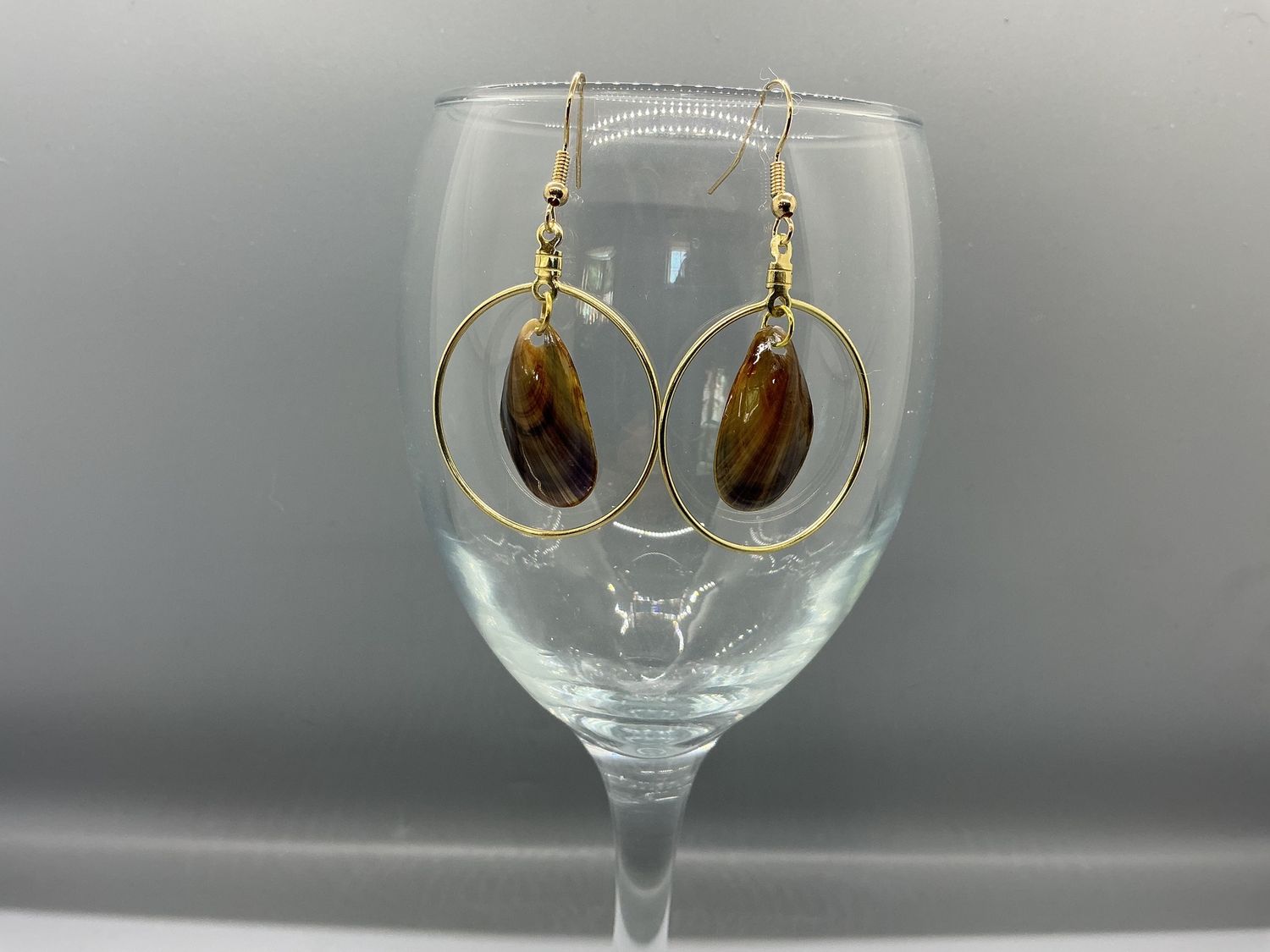 Brown shell gold oval / 002, Colour: Brown