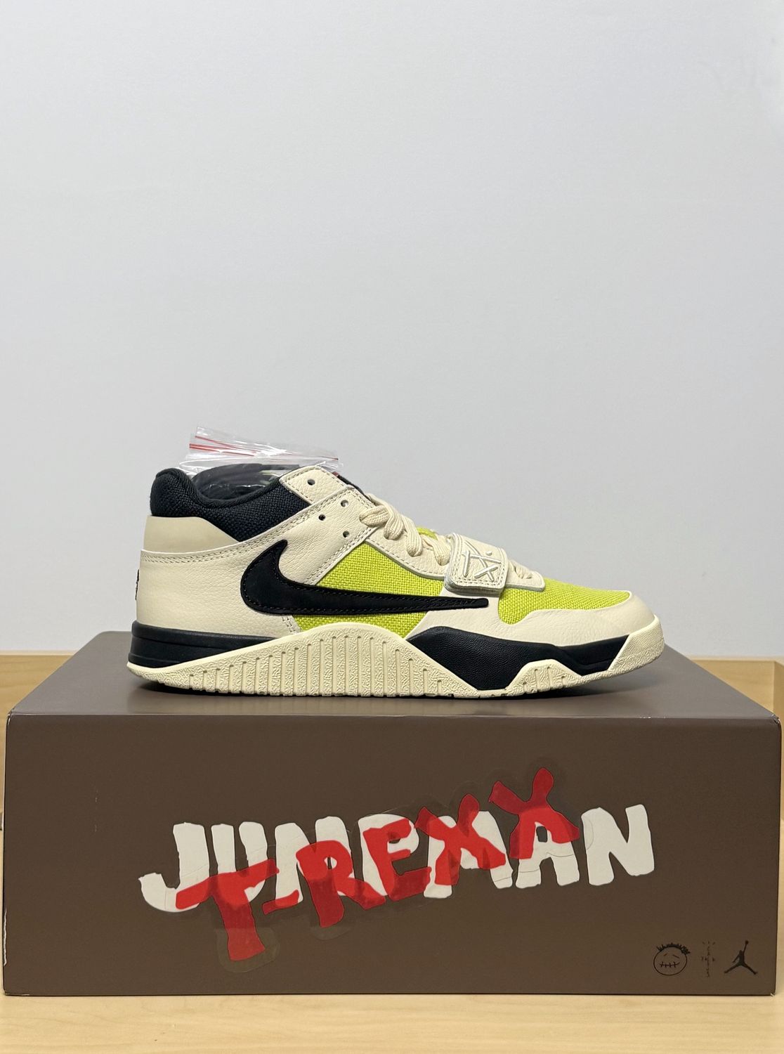 Travis Jumpman Jack Bright Cactus Sz 9M