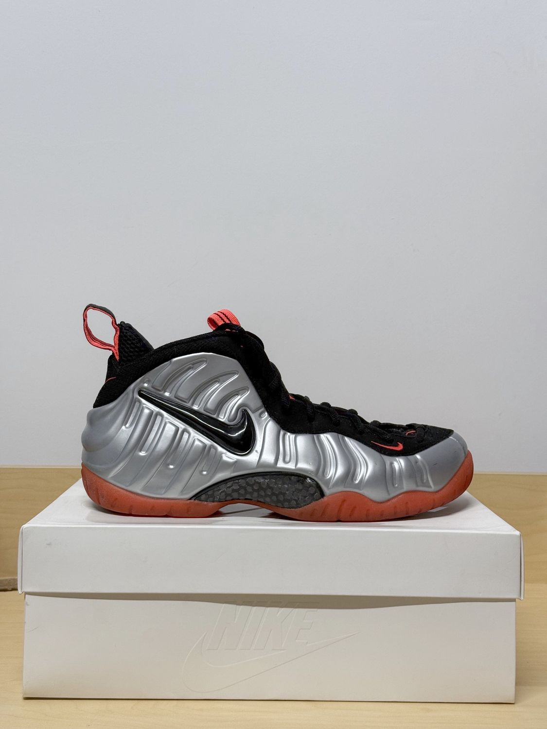 Nike Foamposite Silver Sz 10.5M