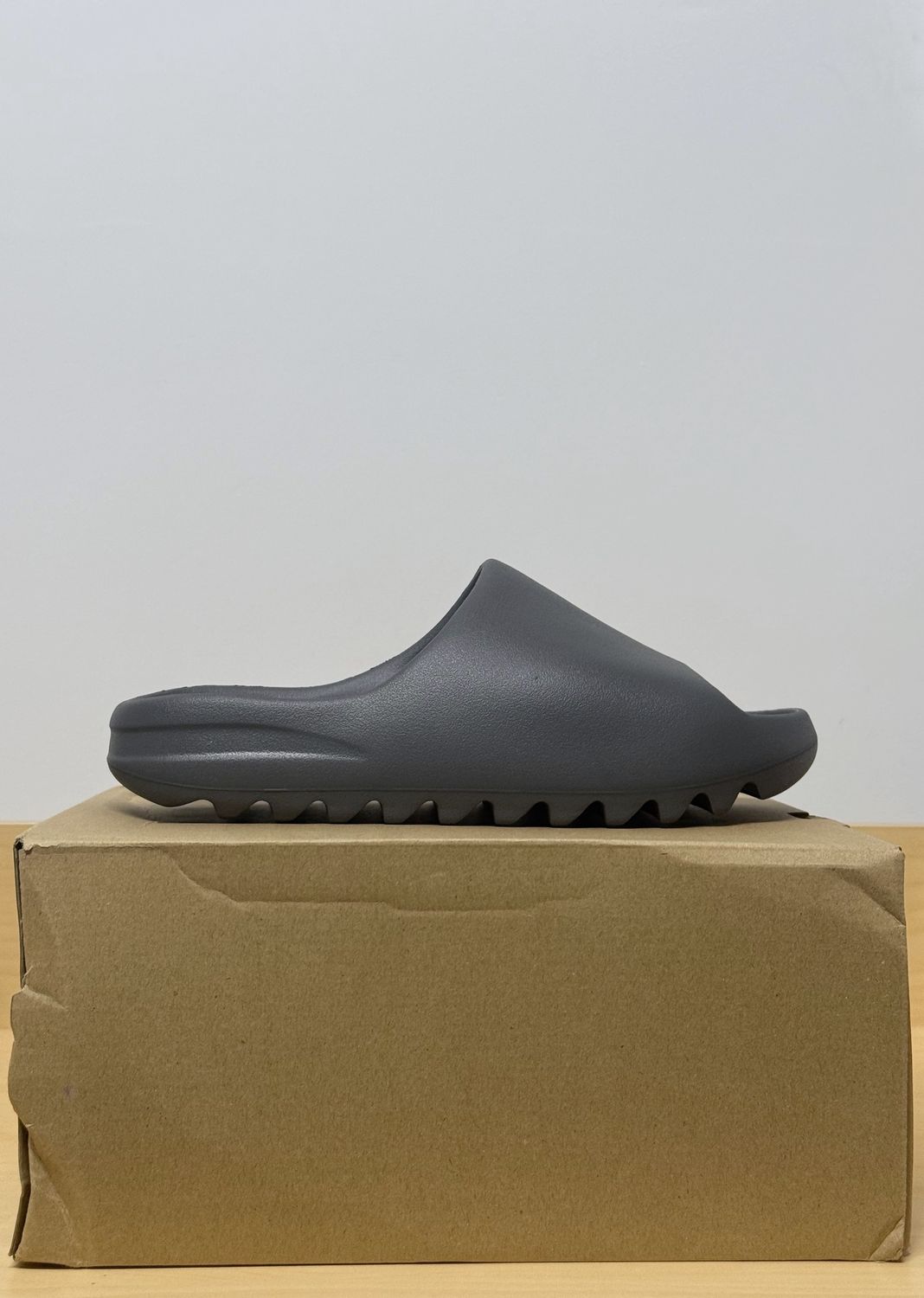 Yeezy Slide Ganite Sz 10M