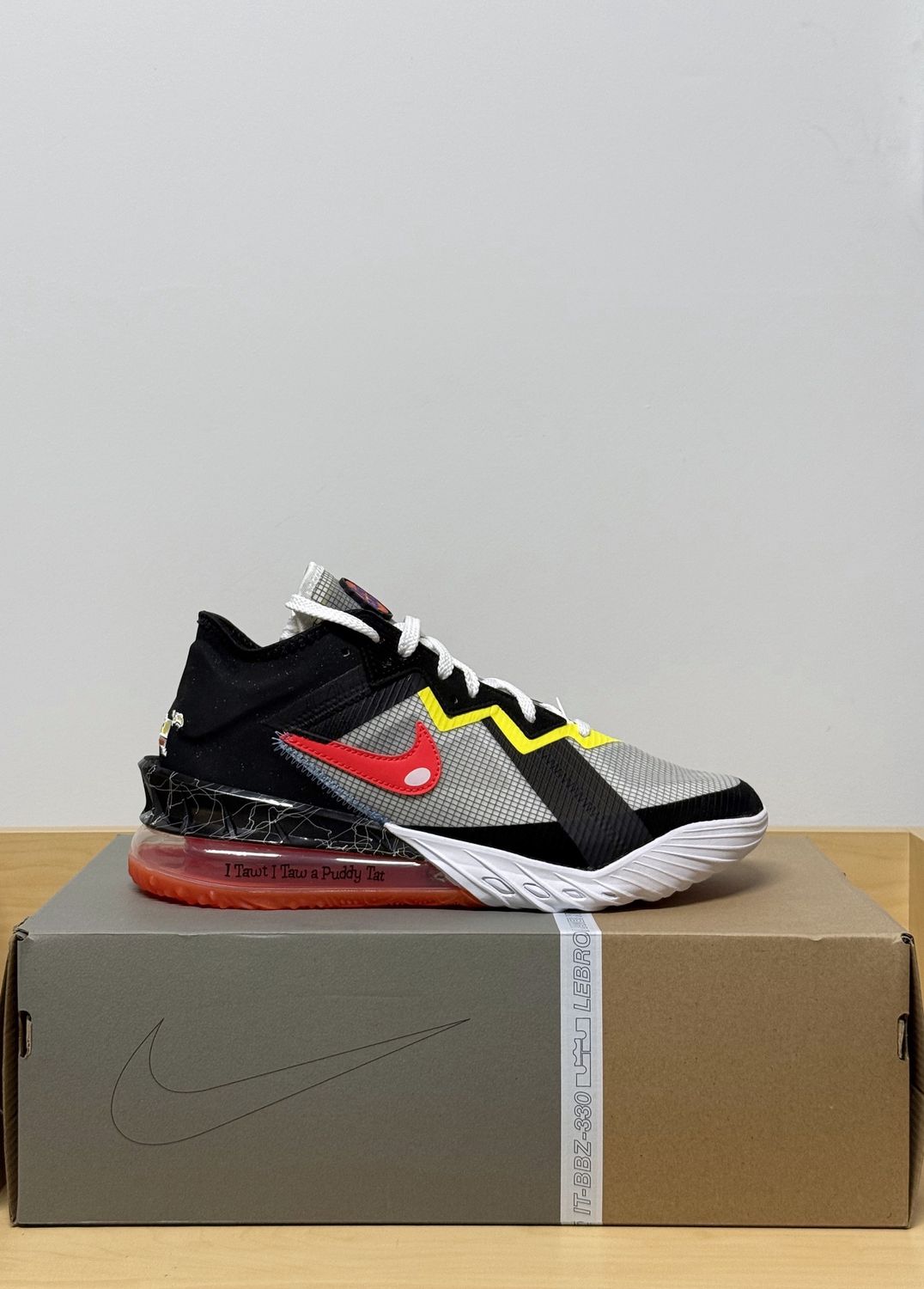 Lebron 18 Low Tweety Sz 10M