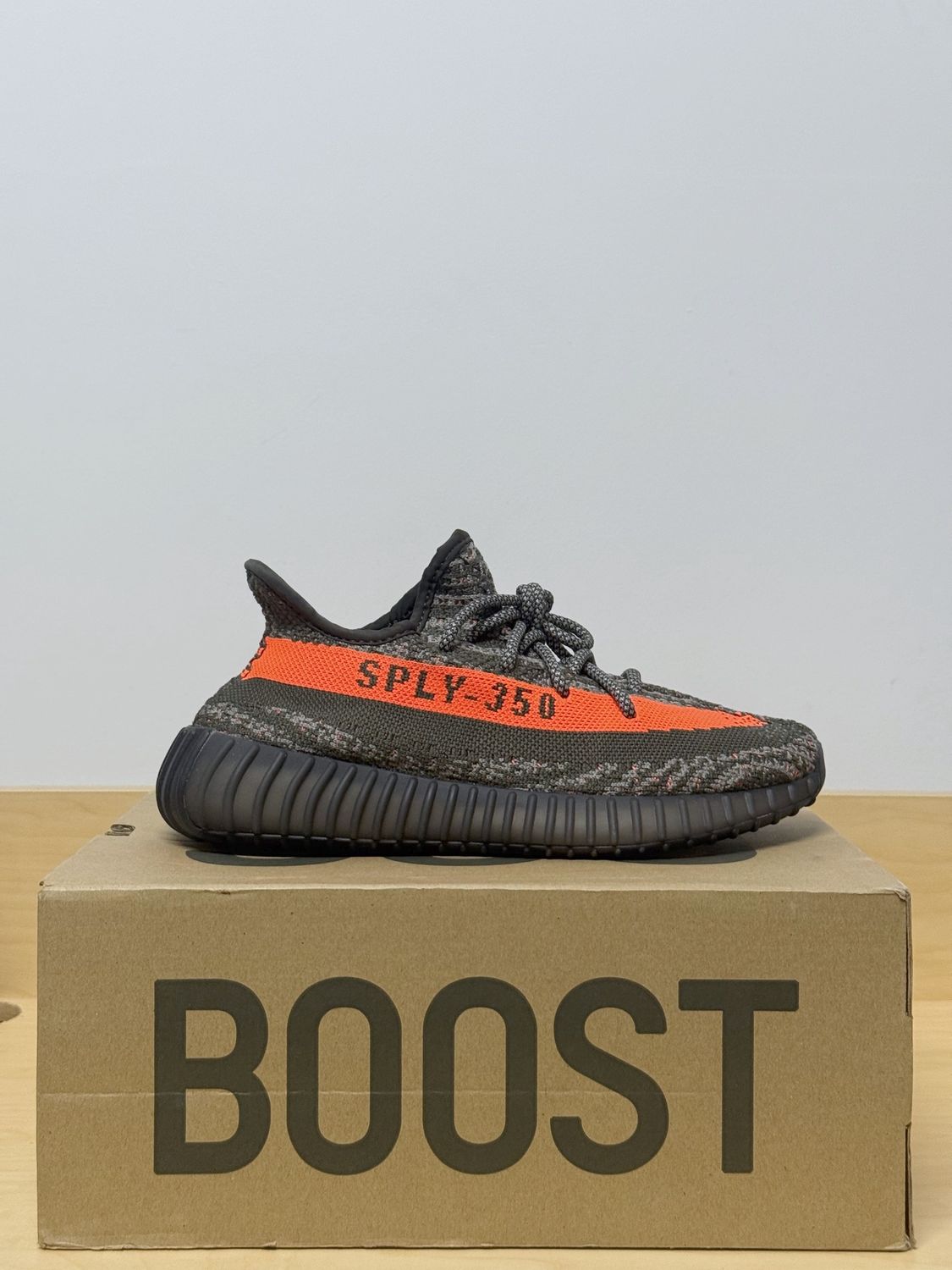 Yeezy 350 Carbon Beluga (2024) Sz 6Y