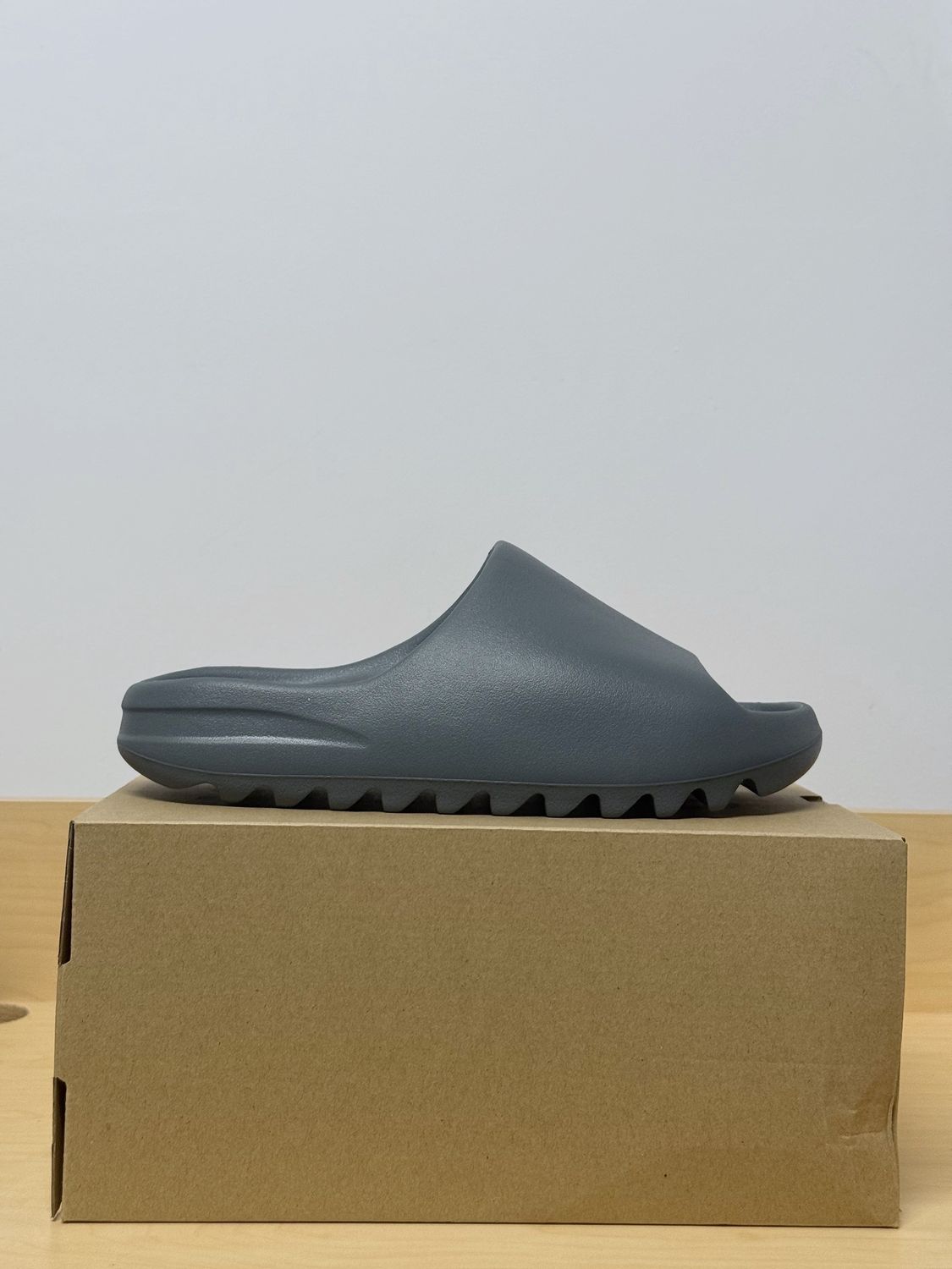 Yeezy Slide Marine Sz 10M