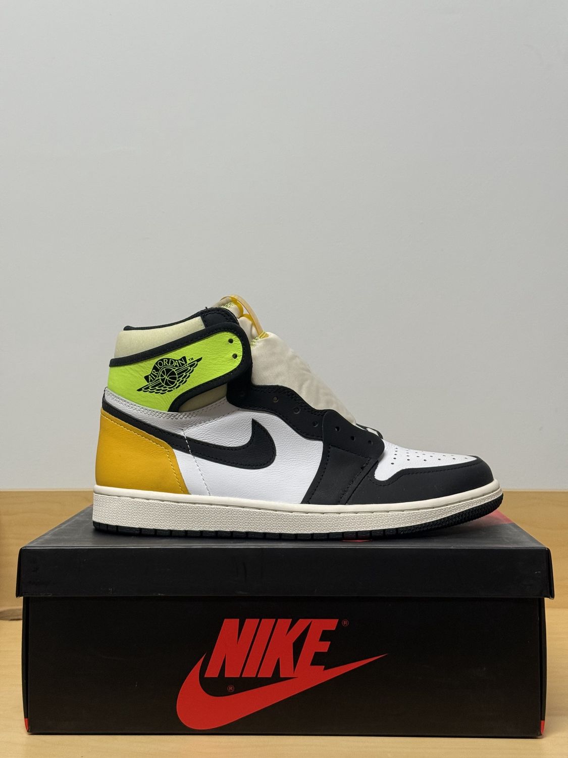 Jordan 1 Volts Sz 9M