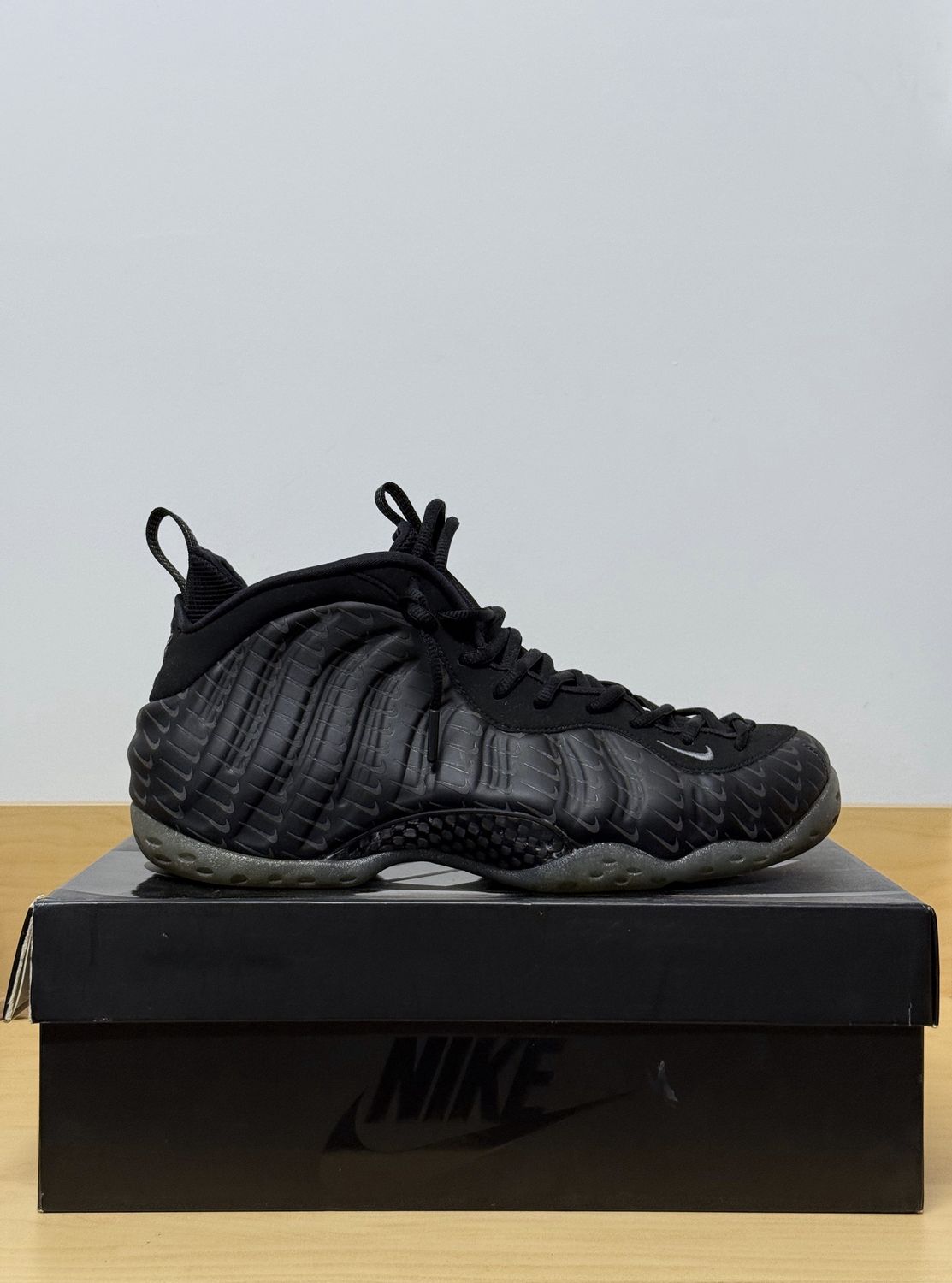 Nike Foamposite Swoosh Sz 10.5M