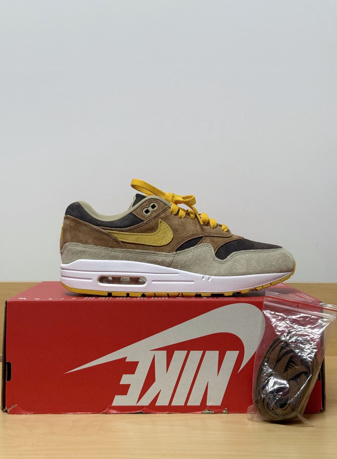 Nike Air Max 1 Yellow Duck Sz 8.5M