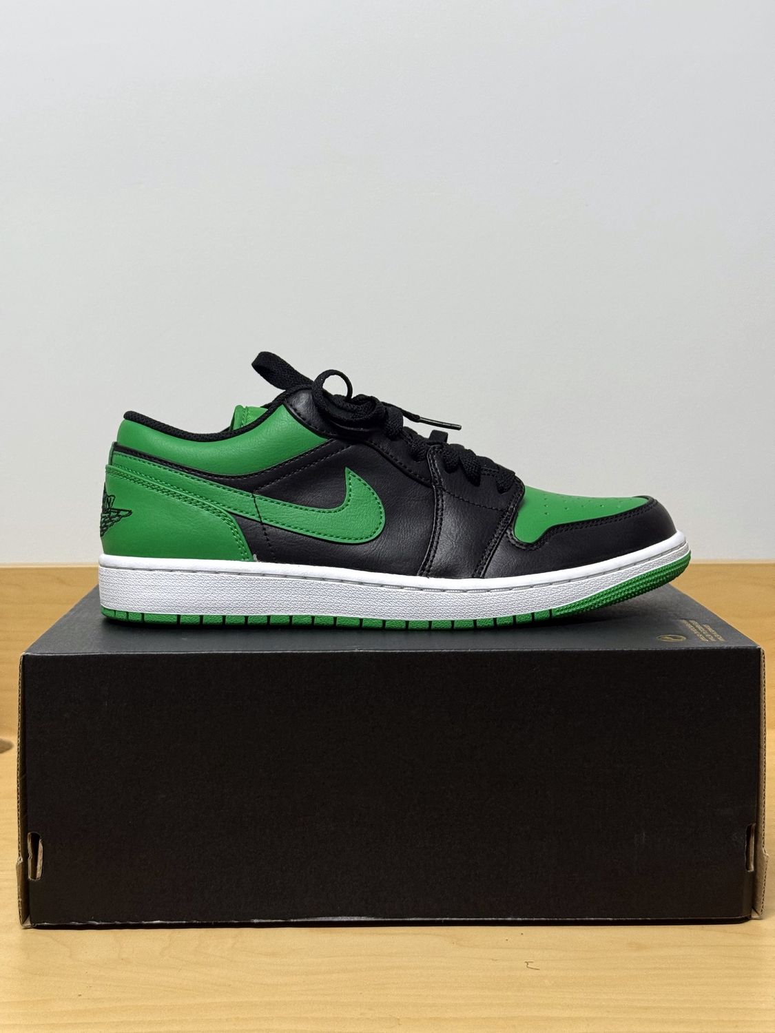 Jordan 1 Low Lucky Green Sz 9M