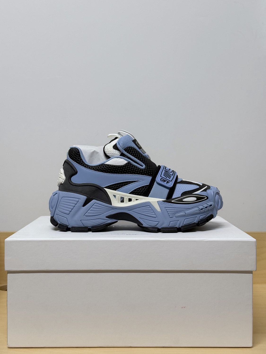 Off White Glove Slip Sz 7W (5.5Y)