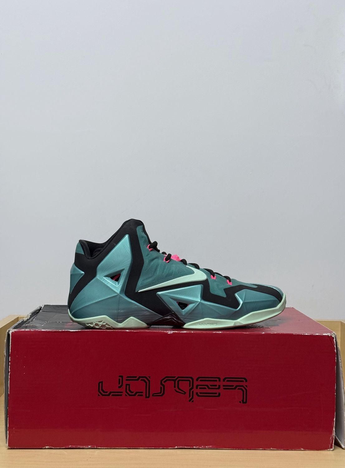 Nike Lebron 11 South Beach Sz 11M