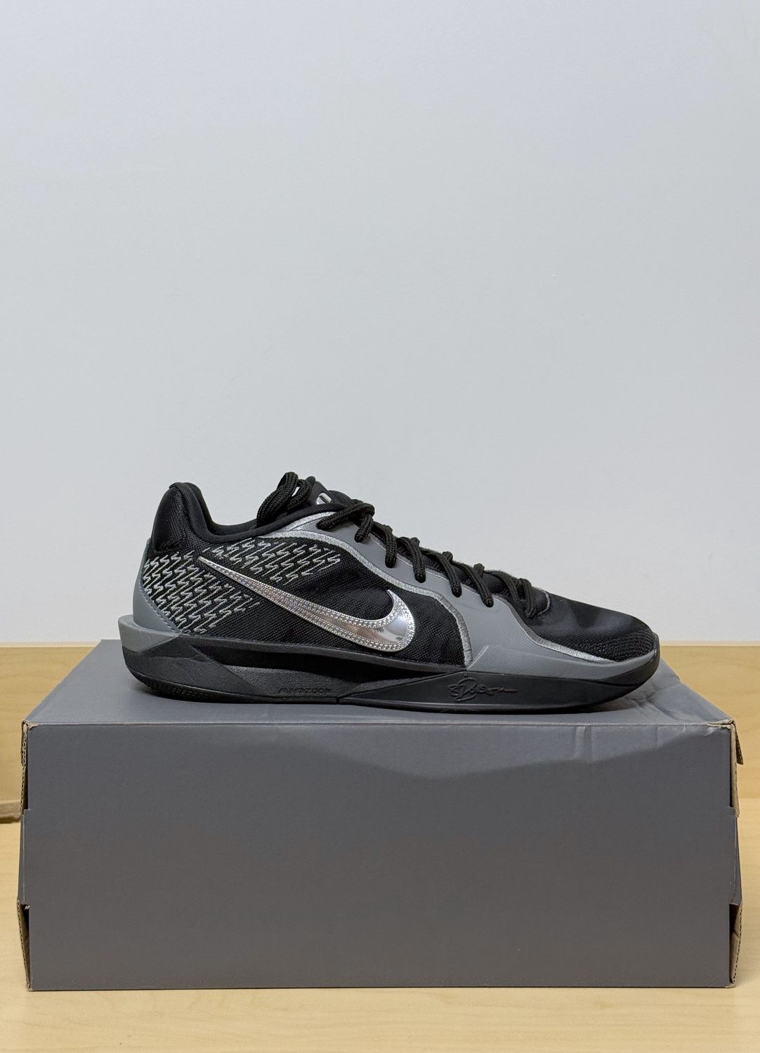 Nike Sabrina Mirrored Sz 8.5M