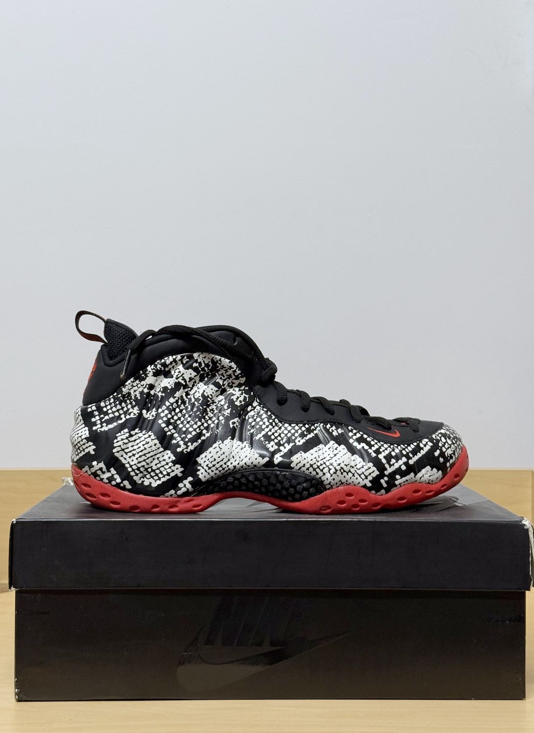 Nike Foamposite Albino Snakeskin Sz 10.5M