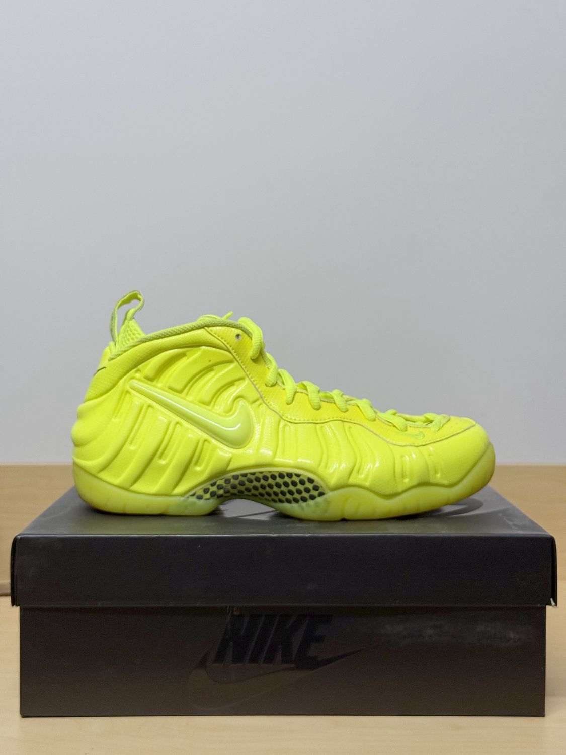 Nike Foamposite Volt Sz 10.5M
