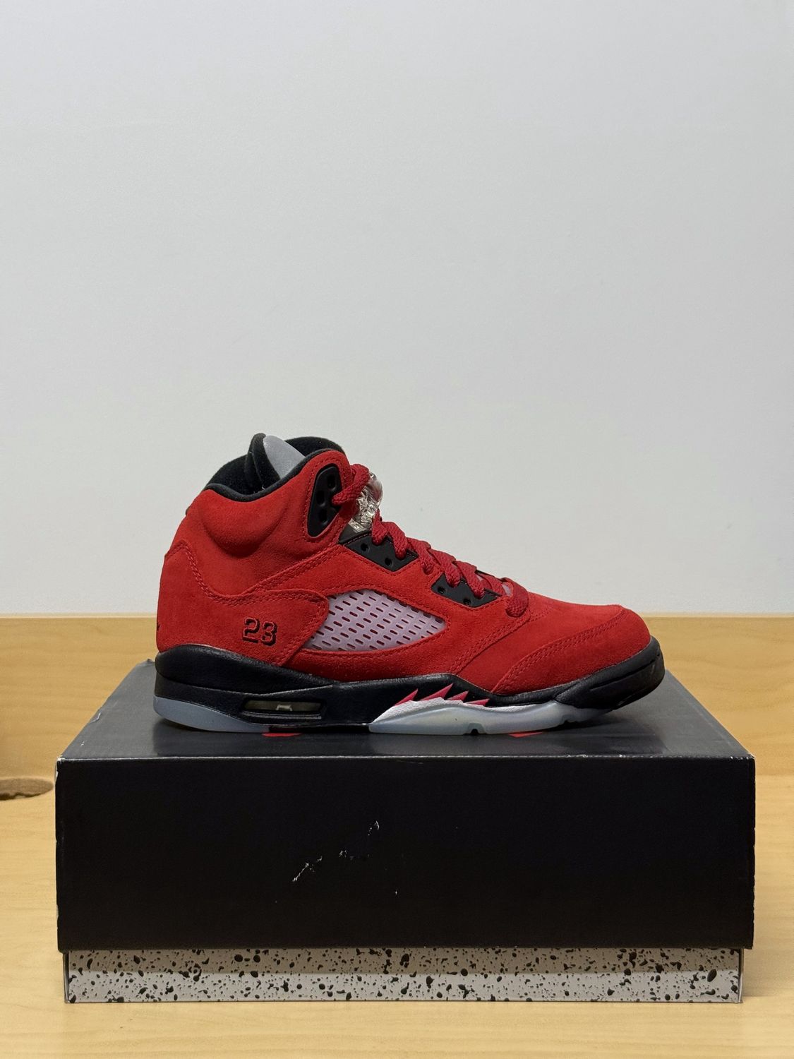 Jordan 5 Raging Bulls Sz 4Y
